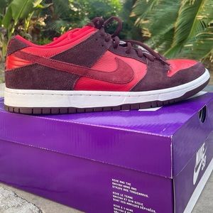 Mens Nike dunks size 12 gently used